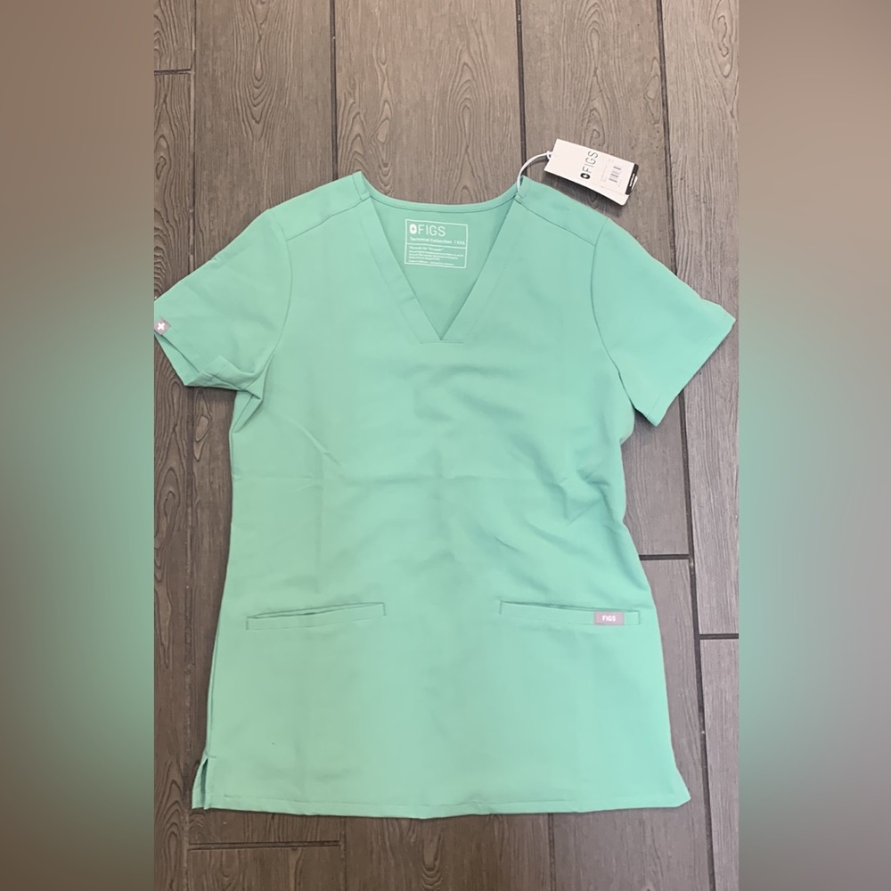 Figs double pocket scrub top